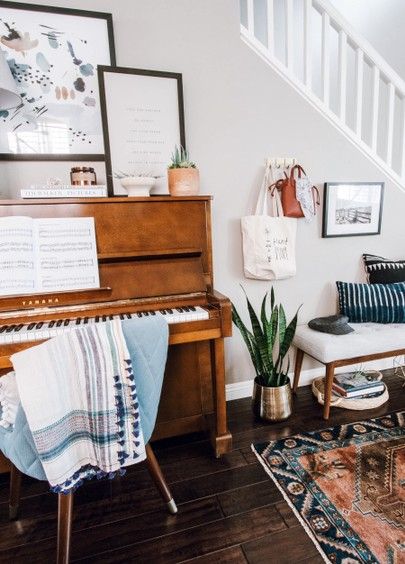 Living Room With Piano, Lunch Decor, Piano Room Decor, Piano Living Rooms, Piano Decor, Textured Shirt, Piano Room, Dining Room Combo, Small Room Design