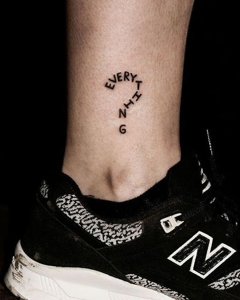 Question everything! Tattoo on the ankle | www.otzi.app Linework Art, Tato Maori, Dragons Tattoo, Tattoo Placements, Shape Tattoo, Muster Tattoos, Inspiration Tattoos, Small Girl Tattoos, Tattoo Girls