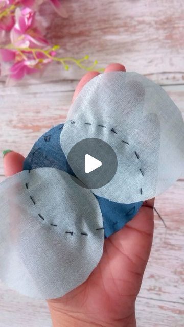 Making Hair Accessories Easy Diy, Craft Hair Accessories, Fabric Flower Hair Clip, Hair Accessories Fabric, Diy Cute Hair Accessories, Making Hair Bows Out Of Fabric, Fabric Making Ideas, Small Crafts To Make And Sell, Hair Accessories To Sew