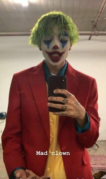 Clown Costume Men, Joker Outfit, Beautiful Halloween Makeup, Halloween Makeup Clown, Clown Halloween Costumes, Wicked Costumes, Horror Halloween Costumes, Joker Costume, Horror Costume