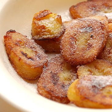 When you're hungry and in need of a quick snack, simply heat up some ghee, toss in some bananas, and watch them sizzle. A dash of spices, cinnamon and ginger, make these morsels quite delicious! This rich, nourishing snack couldn't be easier to make or more satisfying from tummy to soul. Enjoy as a quick snack, or a light breakfast, or as a healthy dessert. Soothing & ComfortingBananas in...(VK-P+) Fried Plantain Recipe, How To Cook Plantains, Plantain Recipes, Ayurveda Recipes, Ayurvedic Diet, Roast Fish, Ayurveda Lifestyle, Light Breakfast, Ayurvedic Recipes