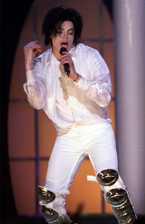 Michael Jackson Invincible Era, Michael Jackson 30th Anniversary, Michael Jackson 2001, Michael Jackson Invincible, 30 Anniversary, Single Pic, Chris Tucker, The Flash Grant Gustin, Photos Of Michael Jackson