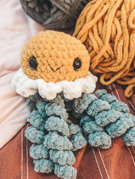 Plushie Crochet Pattern, Plushie Crochet, Diy Crochet Toys, Crocheted Jellyfish, Desk Buddy, Bernat Blanket Yarn, Baby Gym, Blanket Yarn, Crochet Patterns Amigurumi