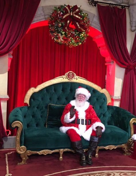 Meet Santa at Disney's Hollywood Studios Santas Chair For Pictures, Santa Meet And Greet, Santa Chairs, Photo For Christmas, Reindeer Farm, North Pole Party, Santa Claus House, Fire Kids, Disney's Hollywood Studios