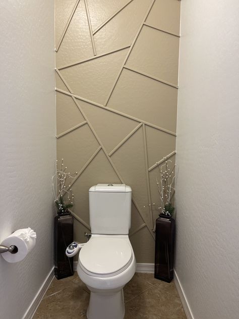 Perete Accent, Toilet Room Decor, Bathroom Accent Wall, Accent Wall Designs, Bathroom Accents, Restroom Decor, Bathroom Decorating Ideas, Accent Walls In Living Room, Bathroom Decorating