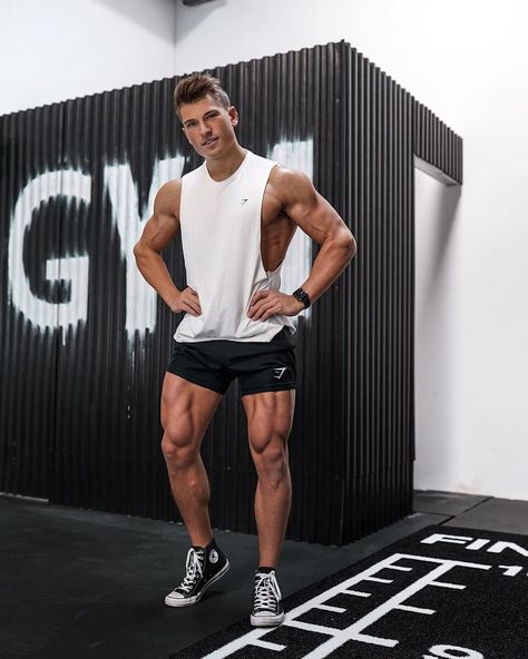 [Anzeige] Life is to short to skip #legday 😜 happy weekend guys 🙌 Outfit @gymshark #gymshark #fit #fitness” • Apr 3, 2020 at 3:53pm UT Mens Converse Outfit, Gymshark Outfit, Mens Gym Fashion, Drip Fits, Mens Business Casual Outfits, Gym Outfit Men, Kickboxing Workout, Fitness Photos, Mens Workout Clothes