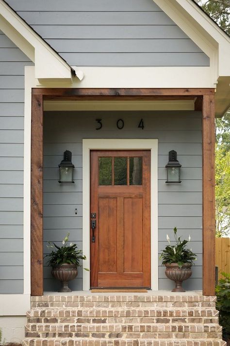 Craftsman Style Homes: Craftsman Exterior Color Ideas and Photos | Hunker Exterior House Colors Combinations, House Paint Color Combination, Craftsman Farmhouse, Exterior House Paint Color Combinations, Home Bunch, Exterior House Color, Craftsman Exterior, Craftsman Home, Like Green