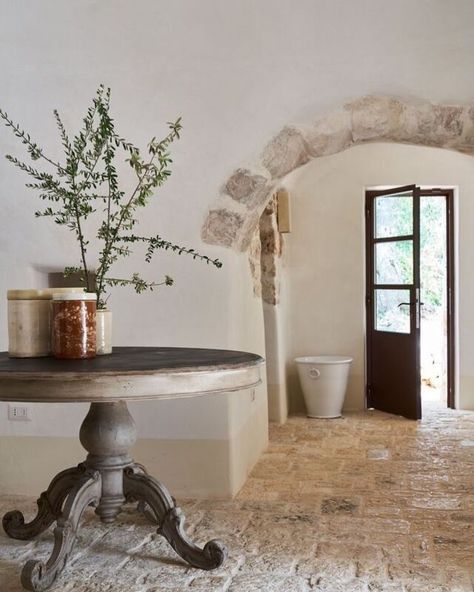 Ruangan Studio, Italy House, Italian House, Italian Interior Design, European Farmhouse, Italian Interior, Italian Decor, Italian Home, New Interior Design