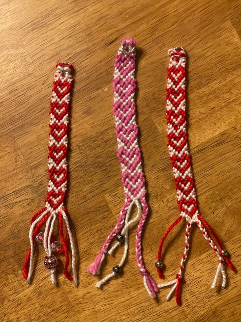 Friendship Bracelet Keychain, Bookmark Keychain, Heart Friendship Bracelet, Macrame Bookmark, Make A Bookmark, Heart Bookmark, Bracelet Keychain, Gnome Ornaments, Right Brain