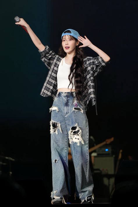 Iu Stage Outfits, Iu Concert Outfit, Iu Style, Iu Outfits, Iu Concert, Casual Shoes Outfit, Concert Photos, Iu Fashion, Future Outfit