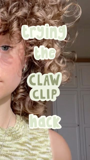 e l l a ･ᴗ･ on Instagram: "trying the viral claw clip hack!!! I fiiinally got around to trying this claw clip volume hack which I believe was created by @curly.temple 🥰 Before adding the clip, I styled as normal using @onlycurlslondon hydrating curl cream and @floracurl volumizing foam 🌷 I then added the clip and hover diffused for around 10 mins, then diffused as normal! I actually found I was struggling to get my normal volume because I couldn’t flip my hair about and had to be more gentl Short Curly Hair In Claw Clip, Claw Clip Root Volume, How To Use A Claw Clip For Curly Hair, Curl Claw Clip, Clipping Curly Hair For Volume, Claw Clip Hairstyles For Medium Length Curly Hair, Short Curly Hair Clips Style, How To Put Curly Hair In A Claw Clip, Claw Clip Volume Hack