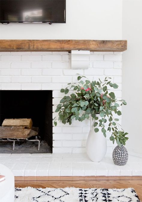 It's time to get inspired by these white brick fireplaces! A white fireplace will help to brighten a room and will give the fireplace a more modern feel. White Brick Fireplace, Painted Brick Fireplaces, Modern Rustic Living Room, White Fireplace, Home Fireplace, Fireplace Makeover, White Brick, Painted Brick, The Fireplace