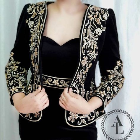 Algerian Clothing, Velvet Dress Designs, Afghan Clothes, Designer Party Wear Dresses, Stylish Party Dresses, Embroidery Fashion, Party Wear Dresses, Fancy Dresses, Traditional Dresses