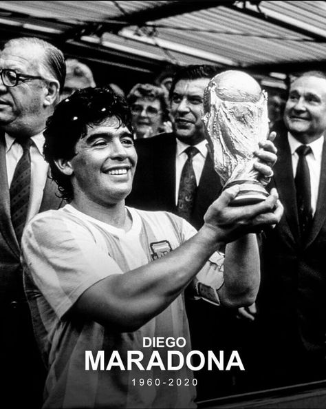 THE BEST 12 PHOTOS OF DIEGO MARADONA - eDigital Agency Maradona Football, God Of Football, Black And White Football, Football Players Photos, Celebrity Photography, Football Uniform, Its A Mans World, International Football, Mans World