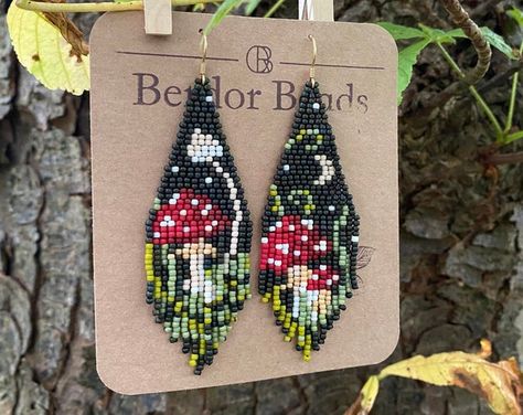 Earrings Mushroom, Craft Clay, Seed Bead Jewelry Patterns, Seed Bead Crafts, Witch Garden, Dark Jewelry, Art Fantaisiste, Mushroom Earrings, Art Whimsical