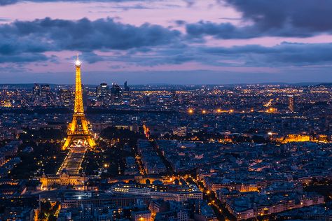 Paris, la nuit: les adresses à retenir Paris Background, Paris Landscape, France Landscape, Night Paris, Mac Backgrounds, Paris Winter, Basic Resume, France Aesthetic, Paris Tour Eiffel