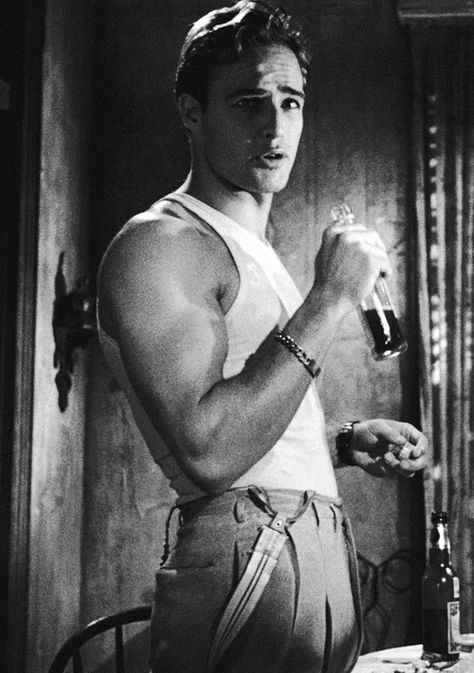 marlon brando Don Vito Corleone, Elia Kazan, Film Cult, Don Corleone, A Streetcar Named Desire, Fine People, Septième Art, Alberto Giacometti, 남자 몸