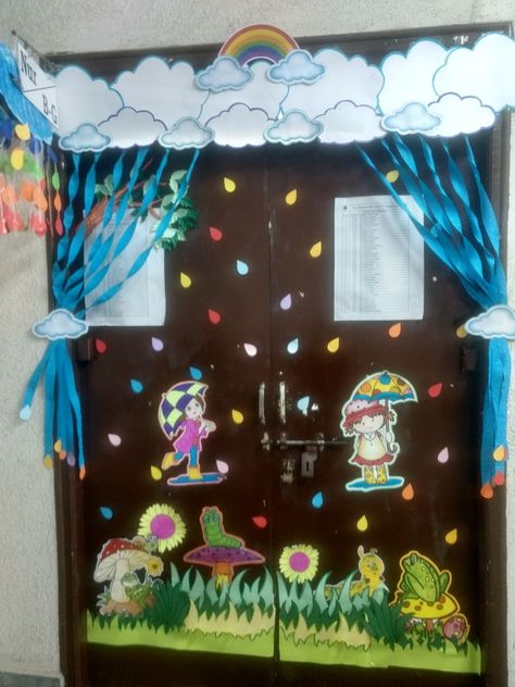 Rainy Season Project For Kids, Rainy Season Decoration, Rainy Season Bulletin Board Ideas, Rainy Season Board Decoration Ideas, Bear Crafts Preschool, Board Decoration Ideas, 2023 Board, Hall Decoration, School Decoration