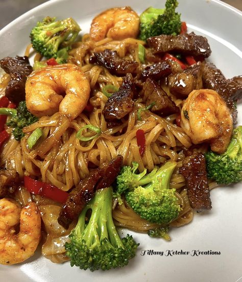 Noodles With Steak, Peanut Shrimp, Steak Noodles, Chili Oil Noodles, Glass Noodles Recipe, Stir Fry Noodles Recipe, Oil Noodles, Spicy Peanut Noodles, Steak Shrimp