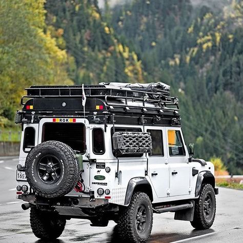 What a rig! Thanks to @bk.overlander Follow @defenderworld... Land Rover Defender Expedition, Land Rover Defender Camping, Defender Camper, Land Rover Models, Overland Vehicles, Land Rover Defender 110, Expedition Vehicle, Jeep 4x4, Defender 110