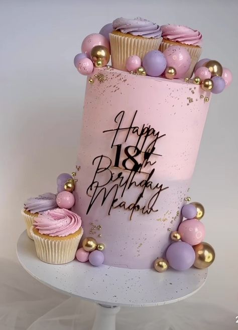 Woman's Birthday Cake, Pretty Purple Cakes, Pink And Purple Cake Ideas Birthday, 18th Birthday Cakes Girl, Teen Birthday Cake Girl, Teenage Girl Cake Ideas, Cake Designs For Teenage Girl, Teenager Cake Ideas, Pink And Purple Cakes