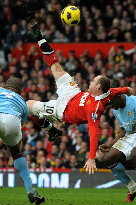 Happy Birthday, England Premier League 🎁🎂    Today the best football league in the world turns 27 years old! 🇬🇧    Congratulations! 🎉 Old Football Players, Fantasy Premier League, Soccer Wallpaper, Soccer Pics, Manchester United Logo, Manchester Is Red, Manchester Derby, Manchester United Team, Soccer Predictions