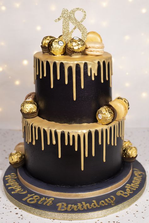 Black & gold drip cake - Cakey Goodness Black And Gold Birthday Cake, Golden Birthday Cakes, Black And Gold Birthday, Black And Gold Cake, Modern Birthday Cakes, Red Birthday Cakes, Nursing Cake, 18th Cake, Gold Birthday Cake