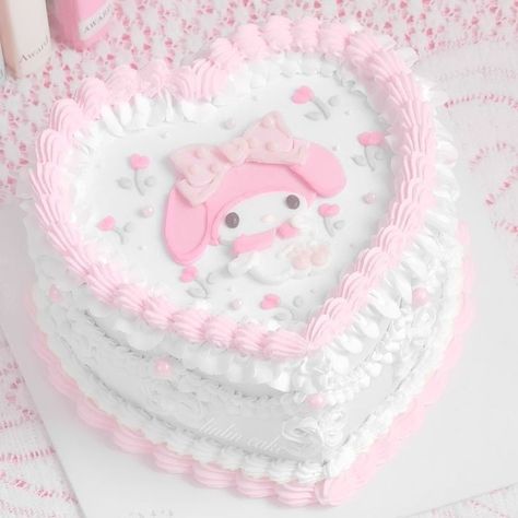 Bolo Da Hello Kitty, Kitty Birthday Cake, Hello Kitty Birthday Cake, Hello Kitty Themes, Cute Baking, Cute Snacks, Hello Kitty Cake, Hello Kitty Birthday, Cat Cake