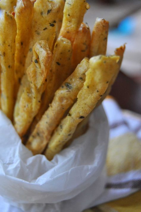 Parmesan Breadsticks, Cheese Straws Recipe, Bread Twists, Refrigerated Pizza Dough, Hungry Girl Recipes, Confort Food, Cheese Straws, Baking Bread Recipes, Hungry Girl