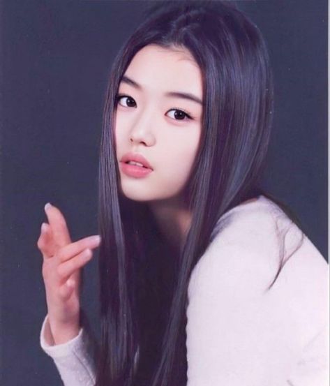 Jun Ji Hyun 90s, 90s Asian Fashion, Gianna Jun, Ji Hyun, Vintage Diy, Art Books, Asian Makeup, 가을 패션, I Love Girls