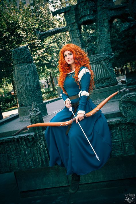 Merida Cosplay http://geekxgirls.com/article.php?ID=1178 Merida Costume, Merida Cosplay, Merida Dress, Merida Brave, Female Transformation, Female Protagonist, Creative Costumes, Disney Cosplay, Face Characters