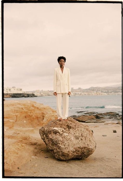 Beach Fashion Shoot, Beach Fashion Editorial, Photo Mannequin, Beach Editorial, White Suit, Beach Shoot, Beach Portraits, Fashion Photography Inspiration, Photoshoot Concept