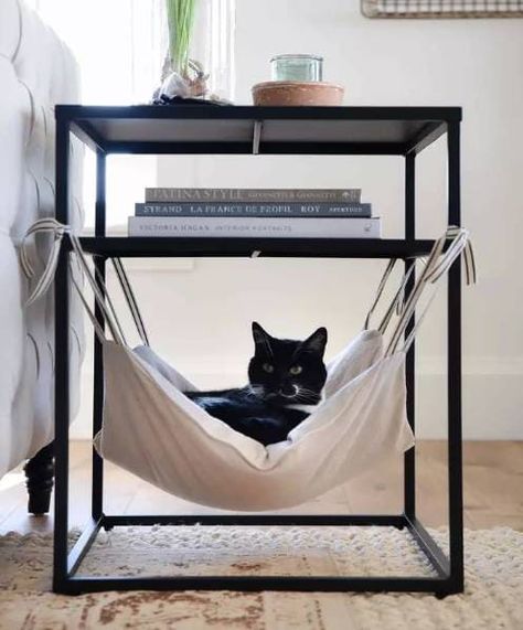 4 Free DIY Cat Hammocks You Can Build Today (With Pictures) - Catster Diy Cat Hammock, Katt Diy, Diy Chat, Diy Cat Bed, Katt Grejer, Chat Diy, Cat House Diy, Cats Diy Projects, Cat Hammock