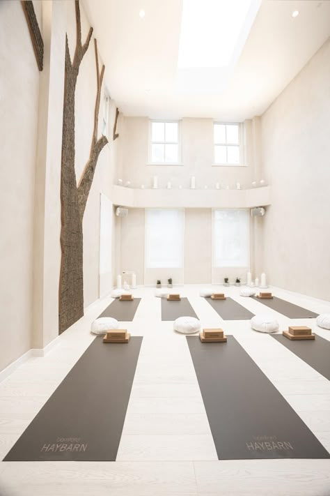 Bamford Haybarn, Brompton Cross: is this the chicest yoga studio in London? | Health | Wellbeing | Luxury London Yoga Studio Interior, Yoga Room Design, Home Yoga Room, Boutique Fitness Studio, Boutique Fitness, Meditation Studio, Yoga Studio Design, Meditation Room Decor, Yoga Studio Decor