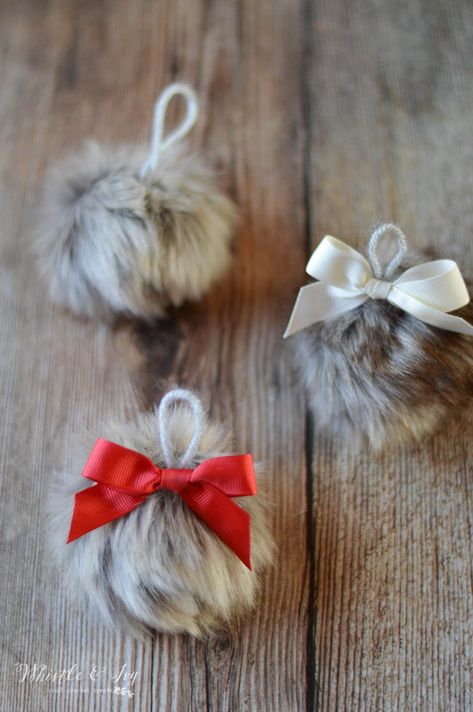 Faux Fur Decor Ideas, Fur Projects Ideas, Fur Craft Ideas, Rabbit Pelt Projects, Rabbit Fur Projects, Pompon Animals, Fur Christmas Decor, Fur Ornaments, Sewing Fur