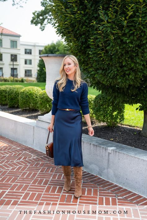 woman wearing navy blue skirt and matching sweater with brown accessories Navy Blue Fall Outfits, Blue Fall Outfits, Brown Suede Boots Outfit, Navy Skirt Outfit, Blue Skirt Outfit, Suede Boots Outfit, Blue Skirt Outfits, Navy Blue Outfit, Blue Color Combinations