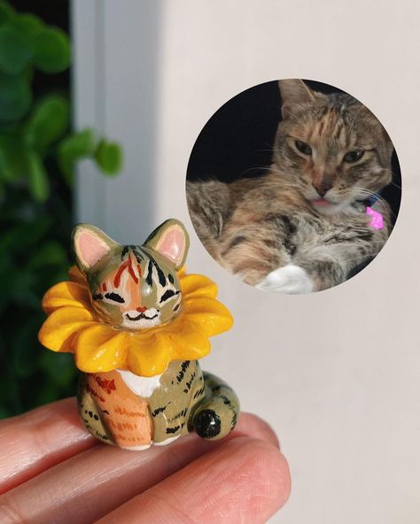 Polymer Clay 💛 Dunya | Flower cats are once again in bloom 🌸🐈 Swipe for serotonin boost 😉👉 . . . #polymerclayartist #polymerclayart #polymerclay #kawaiiaesthetic... | Instagram Polymer Clay Cat, Clay Owl, Polymer Clay Figures, Clay Diy Projects, Clay Crafts Air Dry, Polymer Clay Animals, Cute Polymer Clay, About Animals, Clay Animals