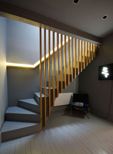 Winder stairs assume a wedge shape as they turn Stairs Balustrade, درج السلم, Oak Handrail, Interior Staircase, Oak Stairs, Escalier Design, Stair Railing Design, Stairs Design Modern, Stair Case