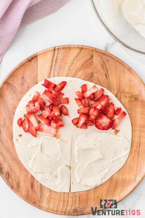 Strawberry Cheesecake Tortilla Wrap Hack Dessert - Venture1105 Tortilla Wrap Hack, Chicken Tortilla Wraps, Tortilla Dessert, Trending Desserts, Fruit Wraps, Tortilla Wrap, Healthy Cheesecake, Gluten Free Tortillas, Cheese Wrap