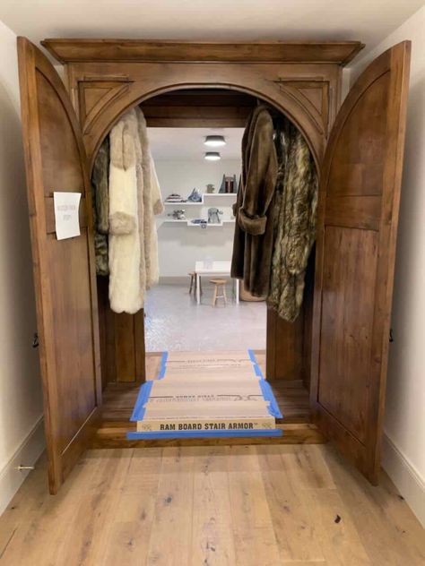 Armoire Doors Repurposed, Narnia Room, Cool Secret Rooms, Secret Door Ideas, Secret Room Doors, Hidden Door Ideas, Secret Rooms In Houses, Aesthetic Door, Hidden Laundry