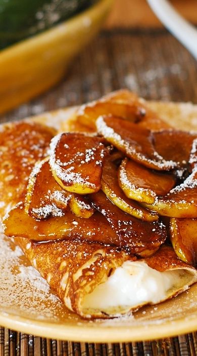 Healthier desserts: Crepes and caramelized pears with low-fat creamy ricotta cheese filling | Fall desserts breakfast recipe Pancake Fillings, Filling Breakfast Recipes, Homemade Crepes, French Dessert Recipes, Crepes And Waffles, Roasted Pear, Pear Recipes, Filling Breakfast, Filling Recipes