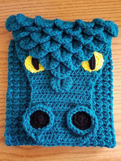 Crochet a Dragon Cross-Body Bag – Perfect For Game of Thrones Fans! | KnitHacker Fandom Crochet, Purse Crochet Pattern, Purse Crochet, Crochet Kids, White Walker, Crochet Chain, Crochet Dragon, Crochet Curtains, Game Of