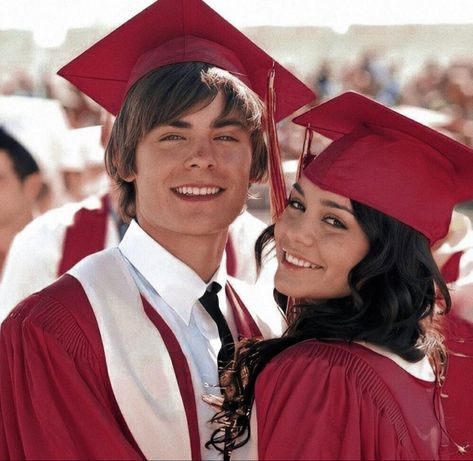 Gabriela Montez, Zac Efron Vanessa Hudgens, Movie Duos, Zac And Vanessa, Troy And Gabriella, Zac Efron And Vanessa, High School Musical Cast, Wildcats High School Musical, High School Musical 2