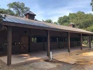 Rustic Horse Stable, Small Horse Arena, Horse Barns Ideas, 4 Stall Horse Barn Plans, Shedrow Horse Barn, Shed Row Horse Barn, Dream Barn Stables, Small Horse Barn, Small Horse Barns