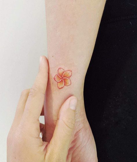 Top 70+ Best Plumeria Tattoo Ideas - [2022 Inspiration Guide] - Next Luxury Thai Flower Tattoo, Plumeria Flower Tattoos, Frangipani Tattoo, Hawaiian Flower Tattoos, Plumeria Tattoo, Pretty Flower Tattoos, Hawaii Tattoos, Pineapple Tattoo, Flower Wrist Tattoos