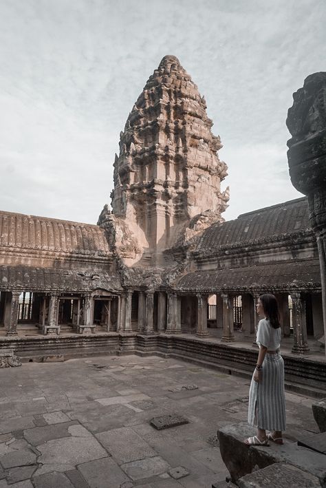 Angkor Wat Aesthetic, Travel Cambodia, Vacay Pics, Catching Flights, Angkor Wat Cambodia, Angkor Wat Temple, Art Industry, House Roof Design, Hindu Temples