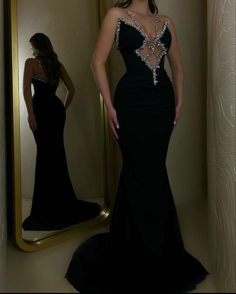 Black Vintage Bridesmaid Dresses, Las Vegas Theme Formal Dress, Elegant Formal Gown, Dresses Fancy Gowns, Black Prom Looks, Prom Dress 2024, Black Corset Prom Dress, Black Cocktail Dress Classy, Elegant Long Black Dress