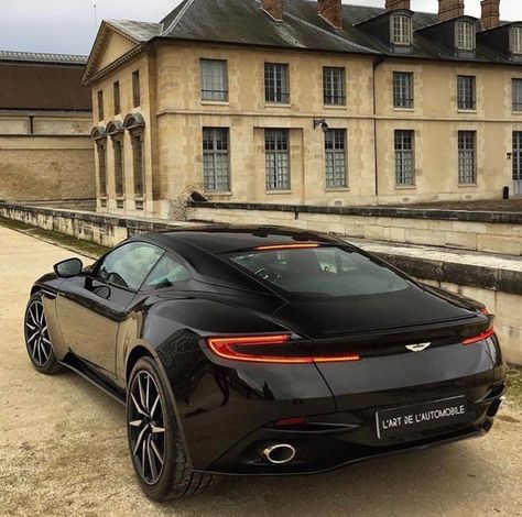 Aston Martin DB 11 www.gentlemans-essentials.com Mobil Off Road, Allroad Audi, Aston Martin Db11, Aston Martin Cars, Luxury Boat, Day Of Dead, Lamborghini Gallardo, My Dream Car