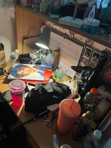 Messy Things Aesthetic, Messy Vibes Aesthetic, Messy Room With Books, Messy Desk Aesthetic Study, Organized Mess Aesthetic, Messy Organized Room Aesthetic, Messy Aesthetic Girl, Messy Student Aesthetic, Messy School Aesthetic