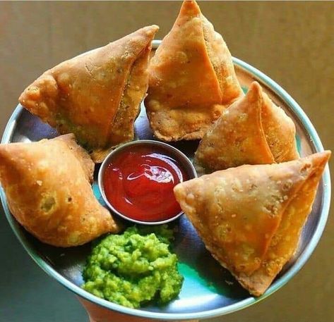 Samosa Dough Recipe, Samosa Photography, Samosa Filling Recipe, Vegetable Samosa Recipe, Samosa Chaat Recipe, Samosa Dough, Cheese Samosa, Samosa Filling, Veg Samosa